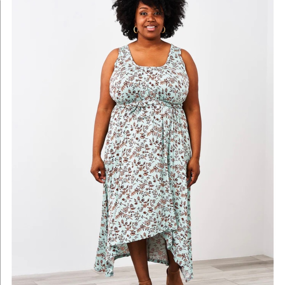 Latched Mama Petite Antique Sky Pleated Dress